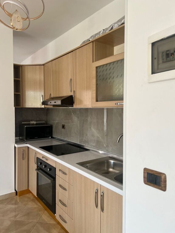 Apartament 1+1 tek Komuna e parisit