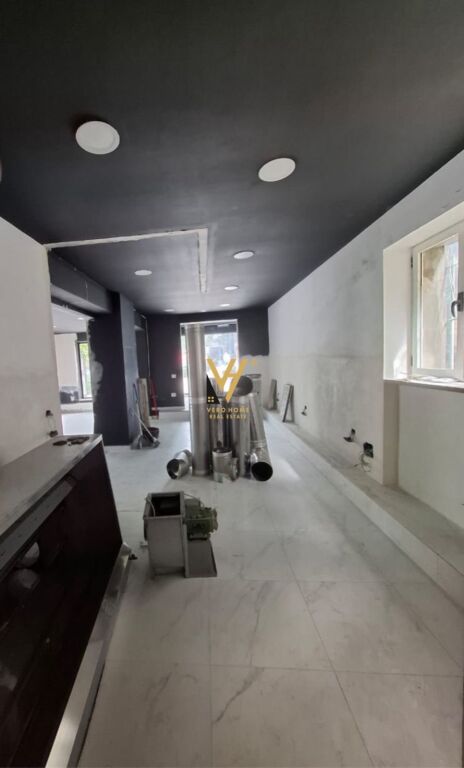 AFFITTASI NEGOZIO 80 M2 PRESSO INGEGNERIA 300.000 LEKE