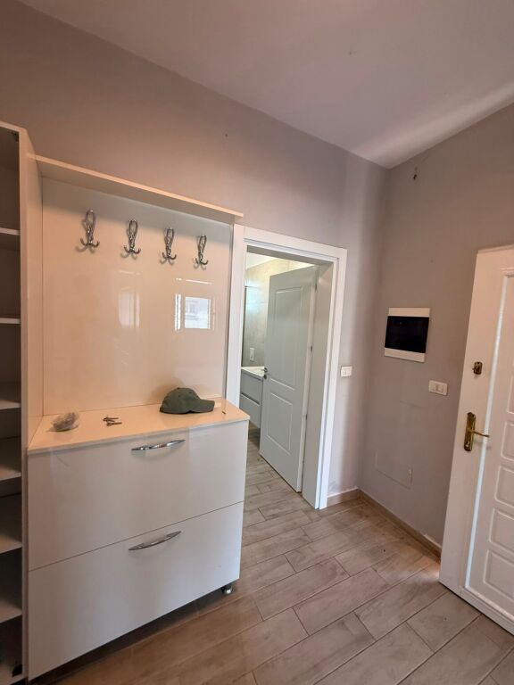 AFFITTASI APPARTAMENTO 2+1 CON CUCINA SEPARATA, CENTRO, DURRES!