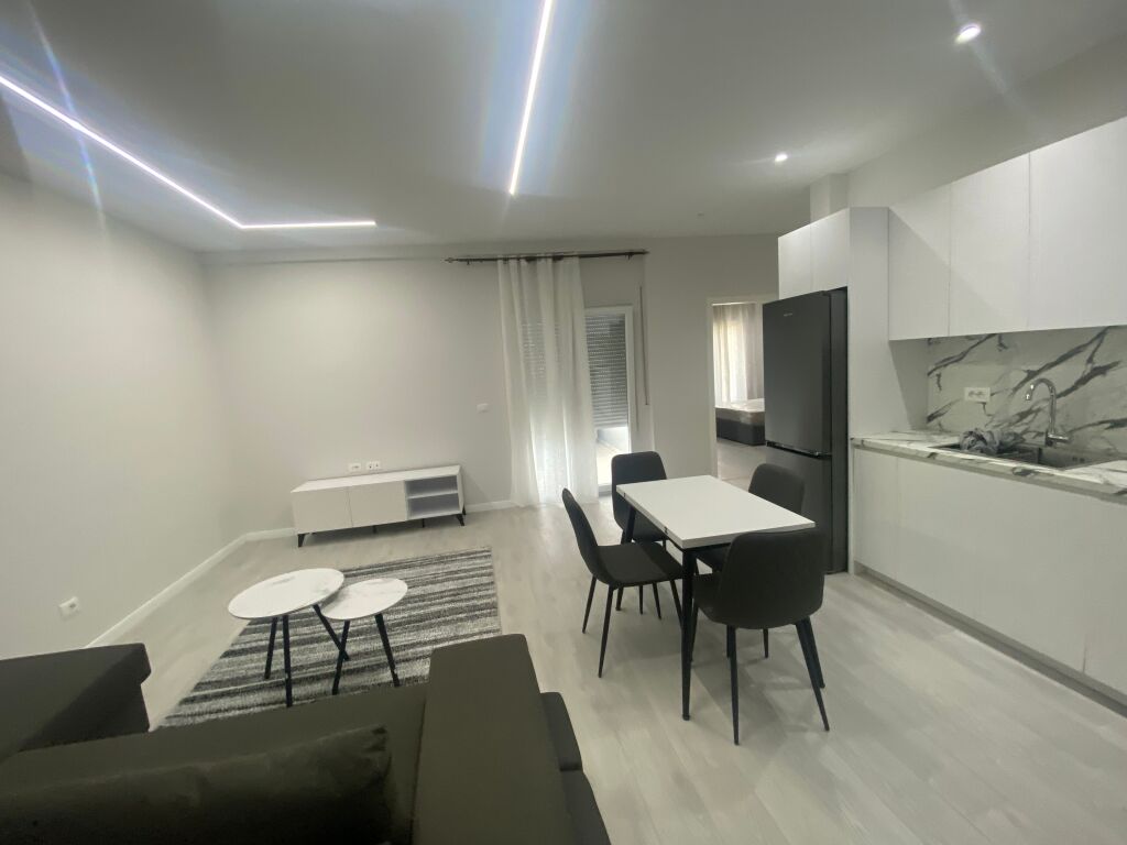 Apartament 2+1 + post parkimi per qera Kodra e Priftit