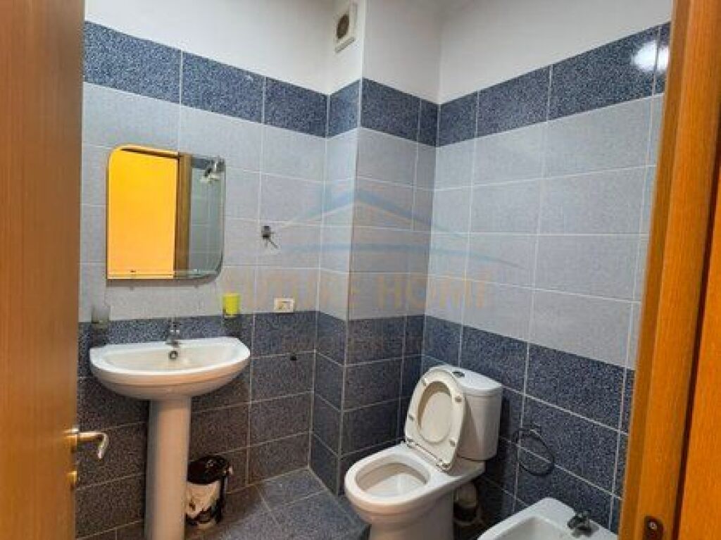 In vendita, Appartamento 2+1+2, Ristorante Fresku, Via Dajti