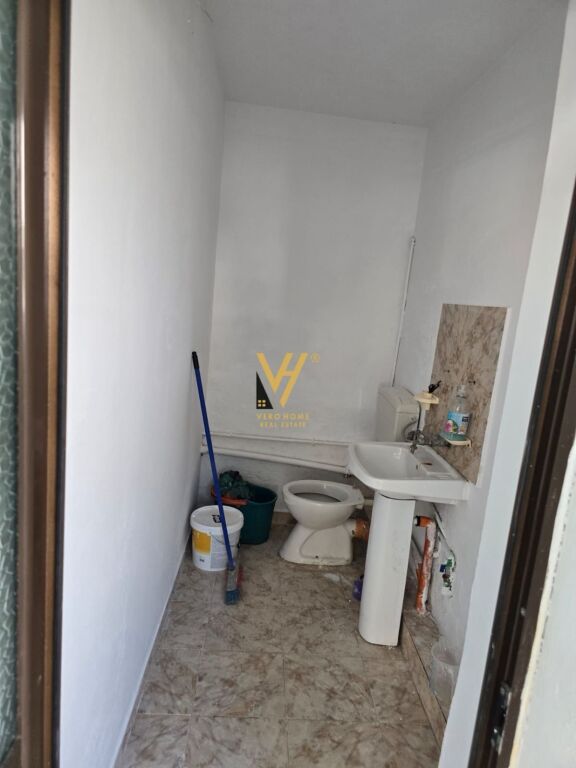 SHITET DYQAN 64 M2 TE RRUGA E KAVAJES 195.000 EURO