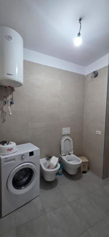 Jepet me qera apartament 2+1 tek Univers City
