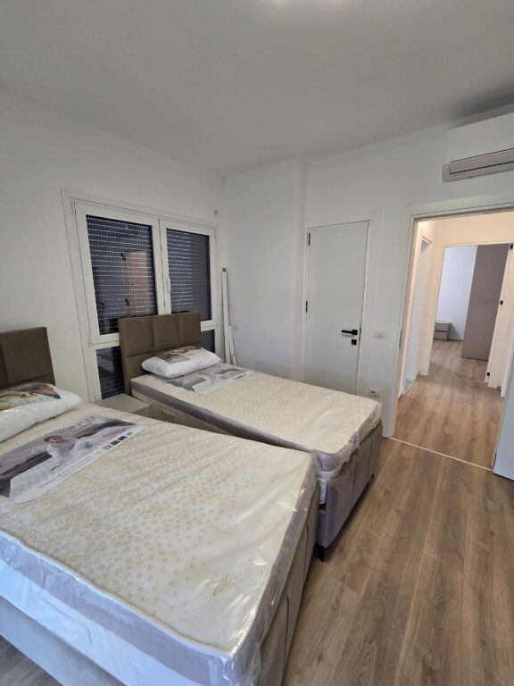 📌 Aparament 2+1+2+🅿️ me Qira – Pranë Shkollës së Kuqe