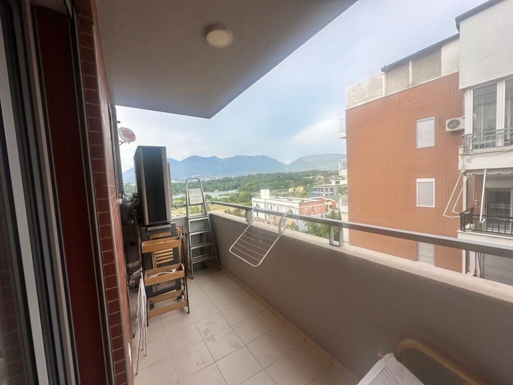 FOR RENT 1+1+ 2 Parking spaces,Dry lake.
