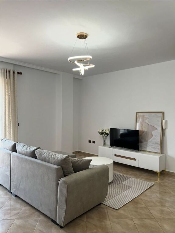 Apartament 1+1 me qera tek Komuna e Parisit