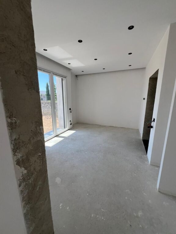 Casa in Vendita a Sallmonë, Durazzo