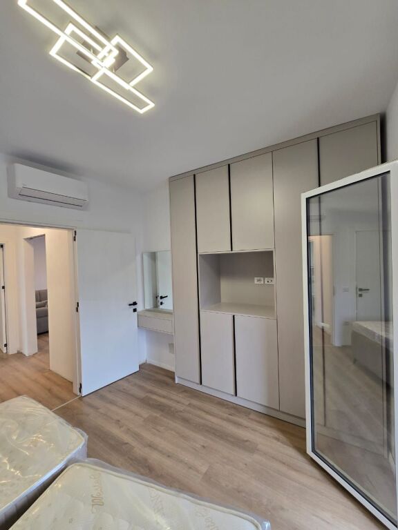 📌 Aparament 2+1+2+🅿️ me Qira – Pranë Shkollës së Kuqe