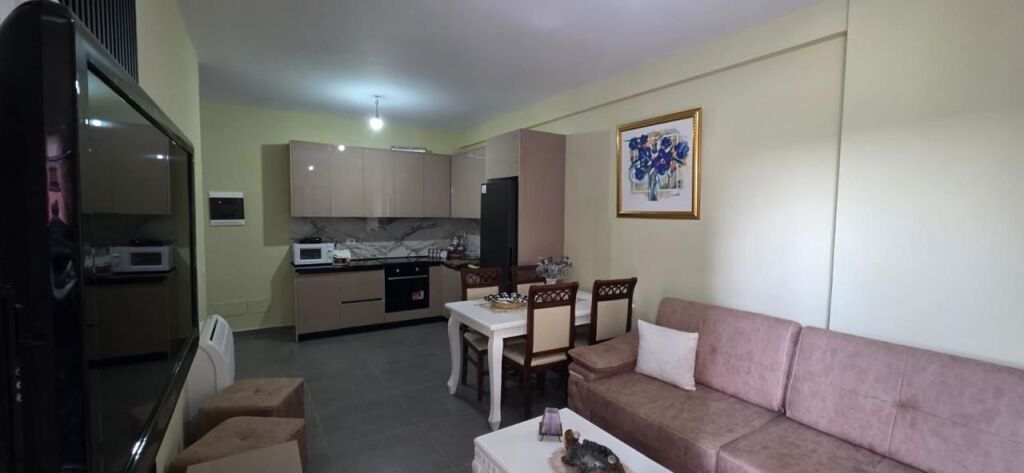 Jepet me qera apartament 2+1 tek Univers City