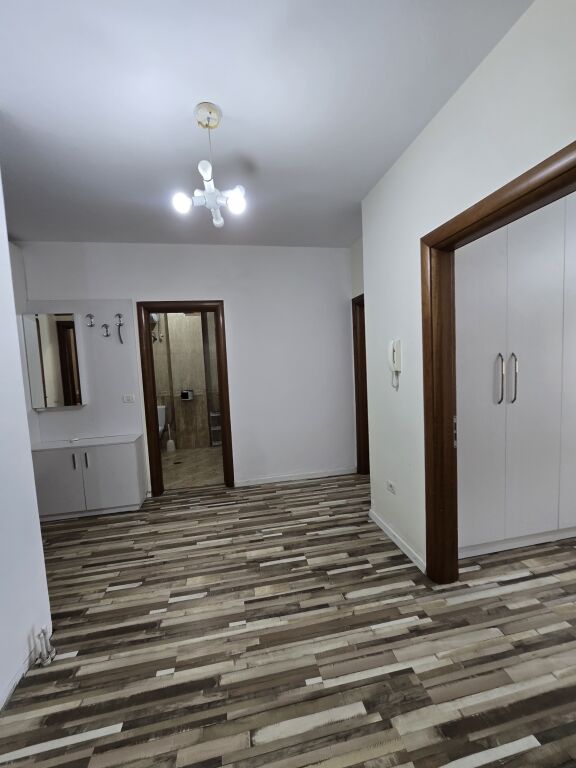 Appartamento 2+1 in vendita a Komuna e Parisit