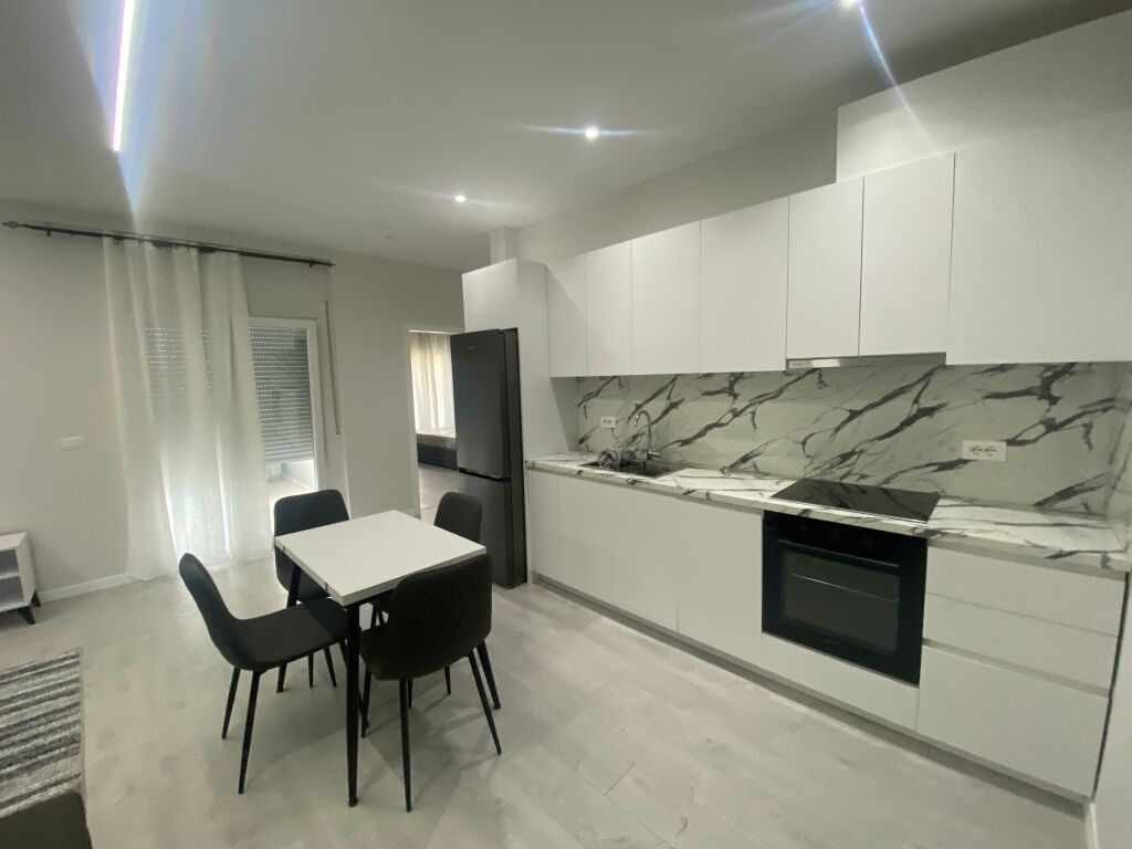 Apartament 2+1 + post parkimi per qera Kodra e Priftit