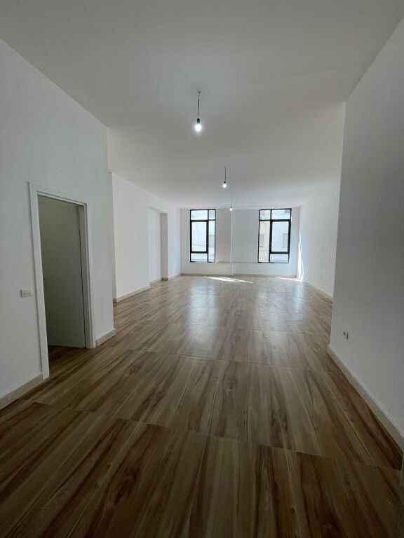 Jepen me Qira 2 Ambiente Biznesi – 📍Donika Center, Qendër, Tiranë
