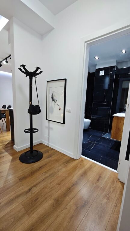 Jepet me Qira Apartament 2+1 tek Komuna e Parisit