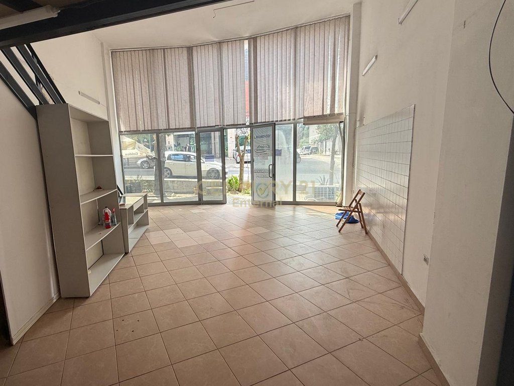 ✨ Shitet Ambient Komercial Duplex në Fresk, Tiranë 🏢