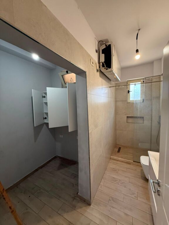 AFFITTASI APPARTAMENTO 2+1 CON CUCINA SEPARATA, CENTRO, DURRES!