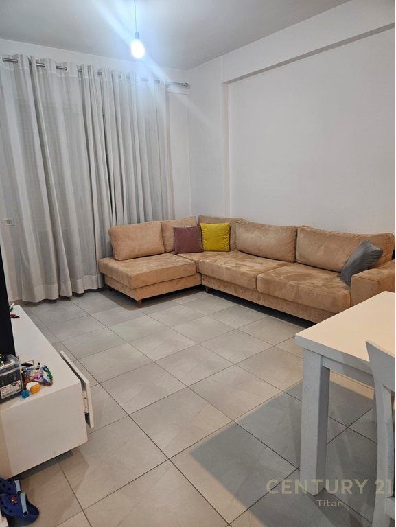 Apartament 2+1 per qira te Golden Park