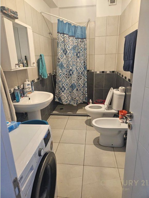 Apartament 2+1 per qira te Golden Park