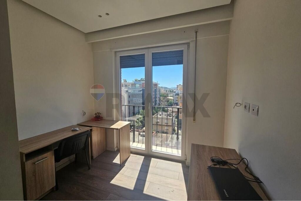 Office for rent in the 21-Dhjetori area!