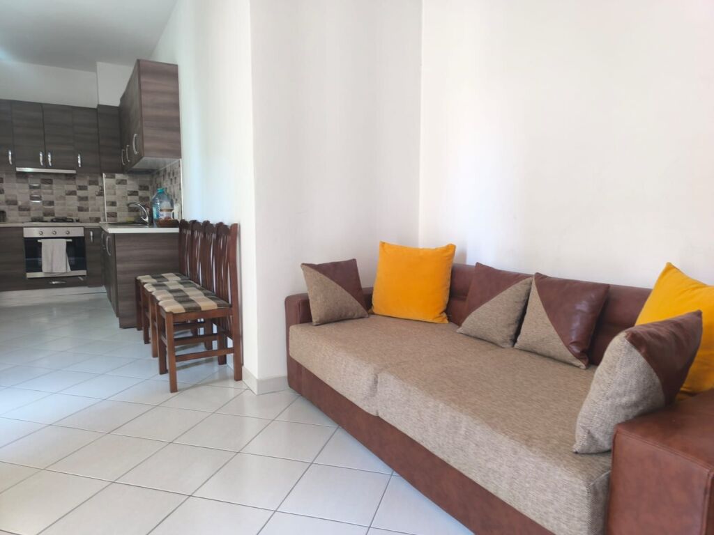 Apartament 2+1 per qera ne astir