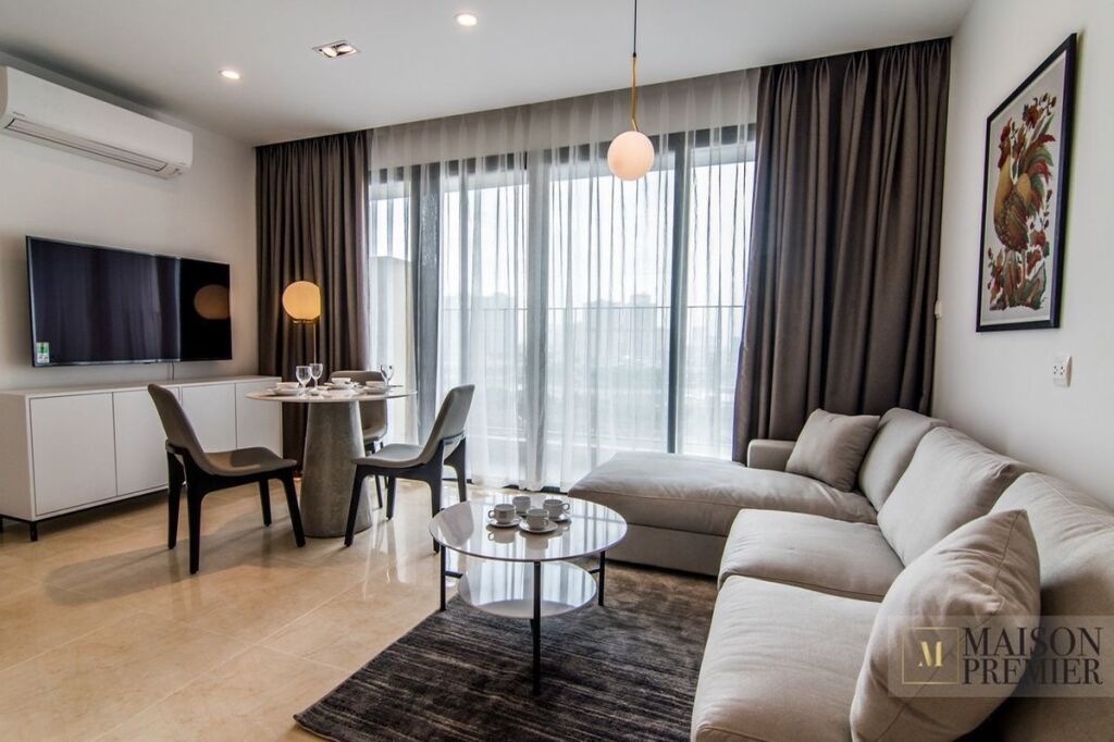 Komuna e Parisit- jepet me qera apartament modern 2+1+2.