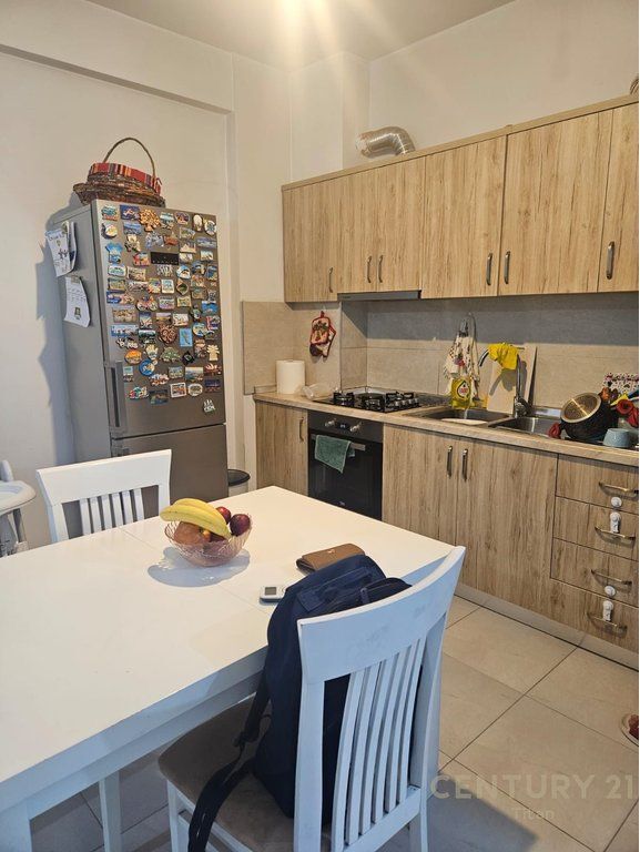 Apartament 2+1 per qira te Golden Park