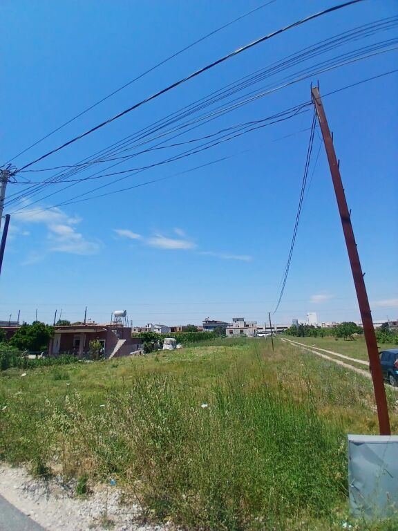 Shitet Tokë Arë në Fllakë