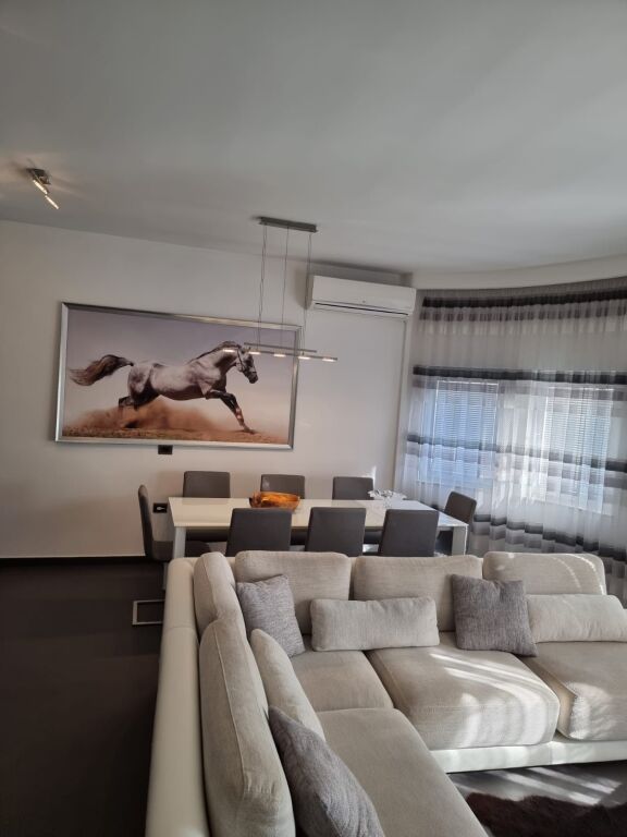 The 2nd floor of a villa is for rent near 5 Maj