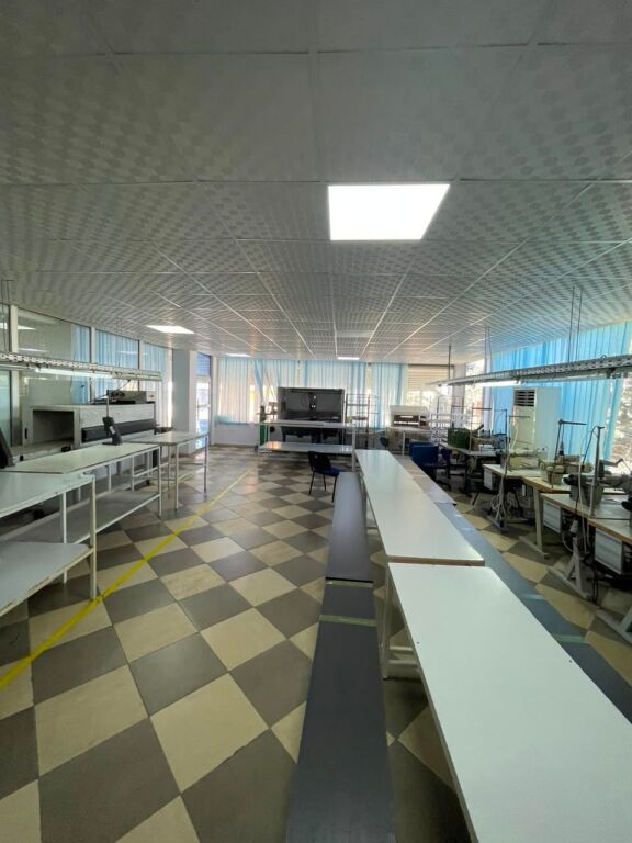 Laboratorio Tessile Completamente Attrezzato in Affitto – 1.400 m²