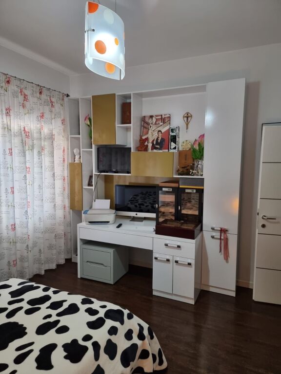 The 2nd floor of a villa is for rent near 5 Maj