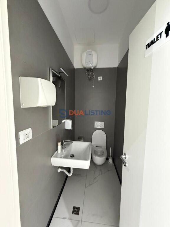 Locale Premium in Affitto per Uffici / Clinica / Studio 📍 Stadio Air Albania
