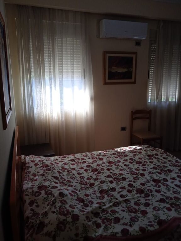 Garsoniere me qera ne Rrugen e Bogdanve prane Qendres