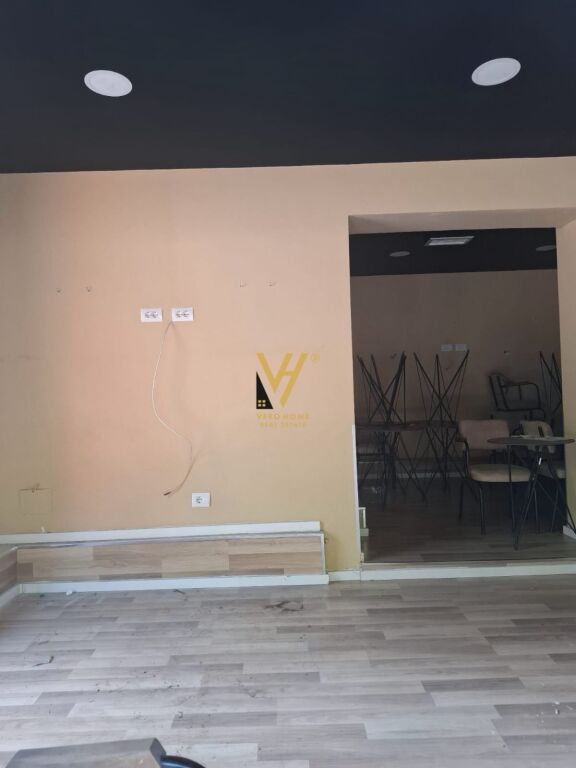 AFFITTASI NEGOZIO 80 M2 PRESSO INGEGNERIA 300.000 LEKE