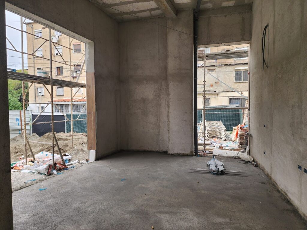 NEGOZIO IN VENDITA VICINO ALLA SCUOLA DI BALLO