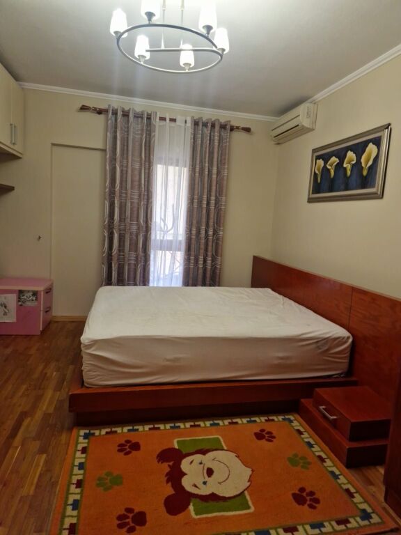 🏢Via Barrikadave, vicino all'Hotel Areela, si affitta appartamento 2+1+2, arredato. 90.000 Leke