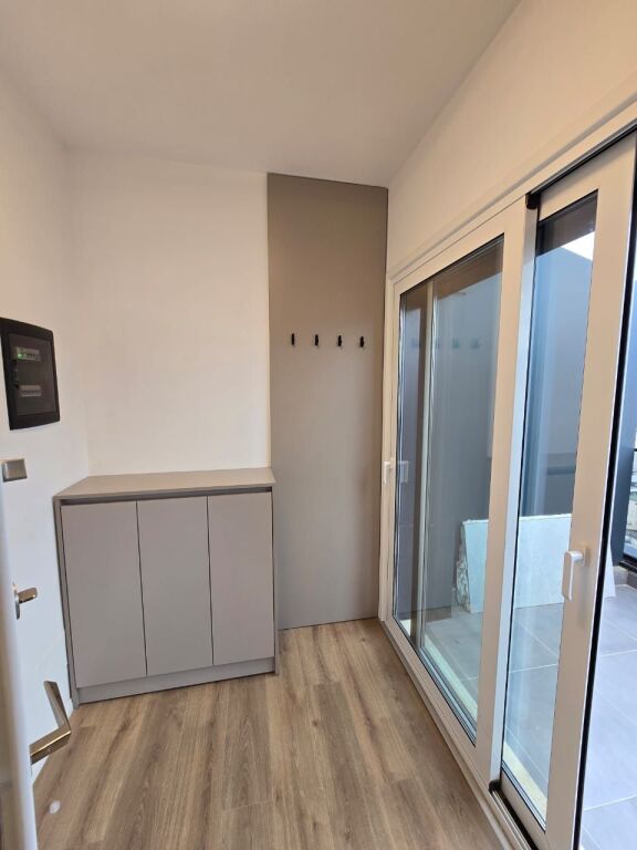 📌 Aparament 2+1+2+🅿️ me Qira – Pranë Shkollës së Kuqe