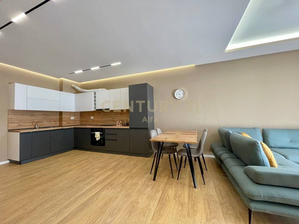 QIRA | Apartament 2+1+2 pranë Kopshtit Botanik 🌿