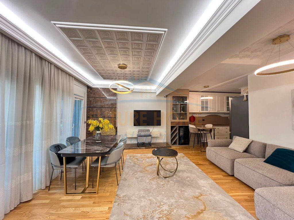 Shitet, Duplex 3+1+3+Verandë, Rezidenca Kodra e Diellit 2, Tiranë.