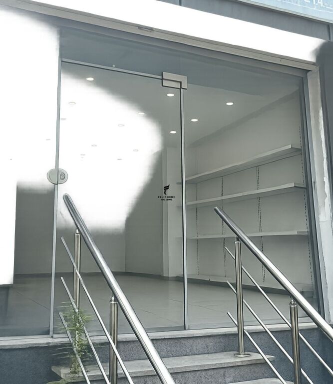 SHOP FOR RENT 30 M2 DIBRA STREET 70,000 LEKE FH-81674