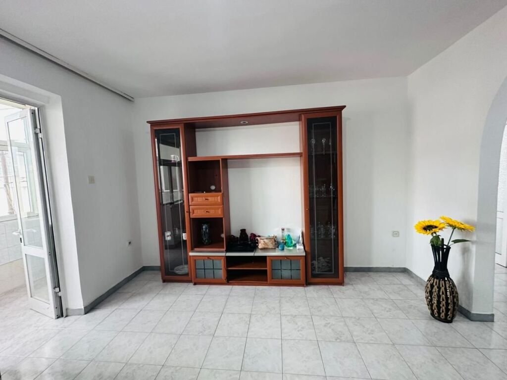 Affittasi Appartamento 3+1+1 Balcone