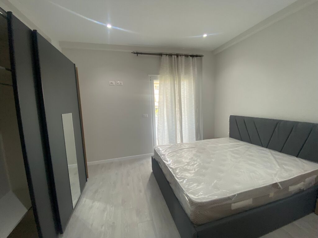 Apartament 2+1 + post parkimi per qera Kodra e Priftit