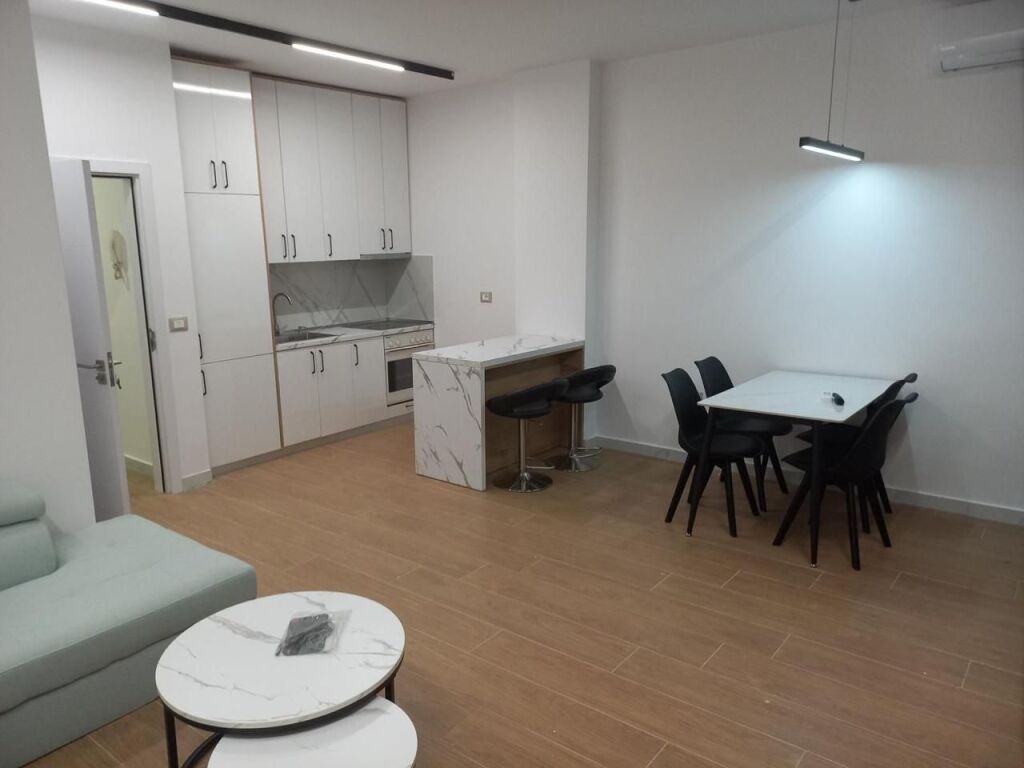 APARTAMENT 2+1. 60000 LEKE.FRESK