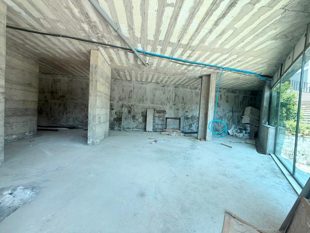 COMMERCIAL SPACE FOR RENT AT THE ZOO
