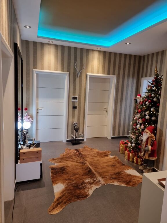 The 2nd floor of a villa is for rent near 5 Maj