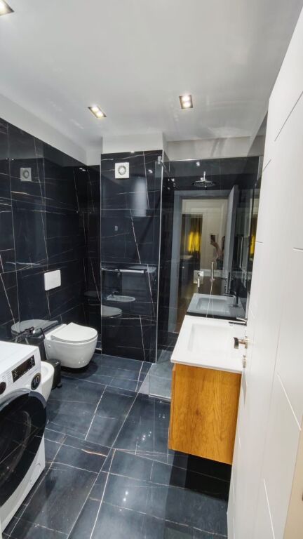 Jepet me Qira Apartament 2+1 tek Komuna e Parisit