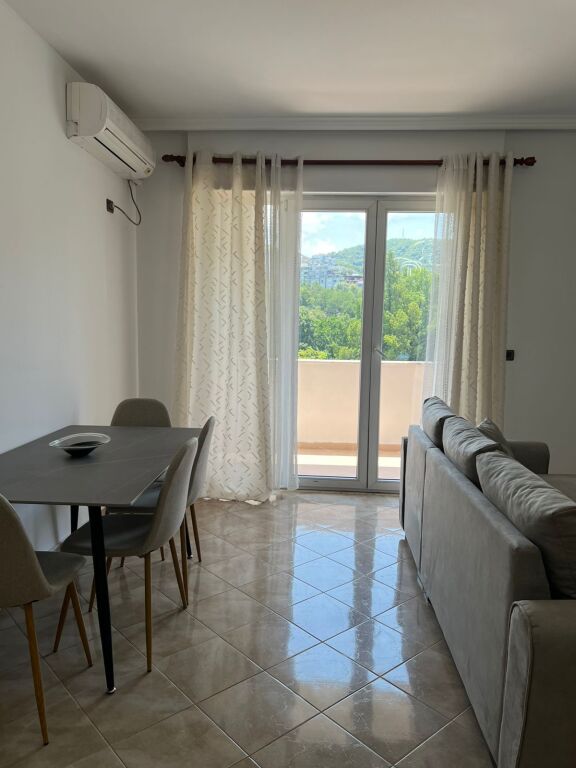 Apartament 1+1 me qera tek Komuna e Parisit