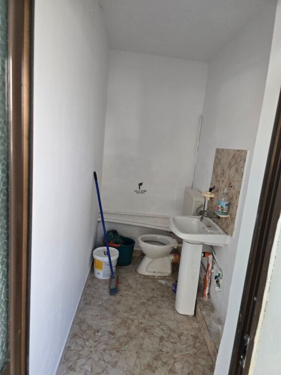 SHOP &amp; STUDIO FOR SALE KAVAJA ROAD 195,000 EURO FH-81727