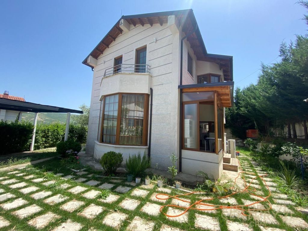 VENDIAMO VILLA INDIVIDUALE IN UN COMPLESSO A VISHNJE
