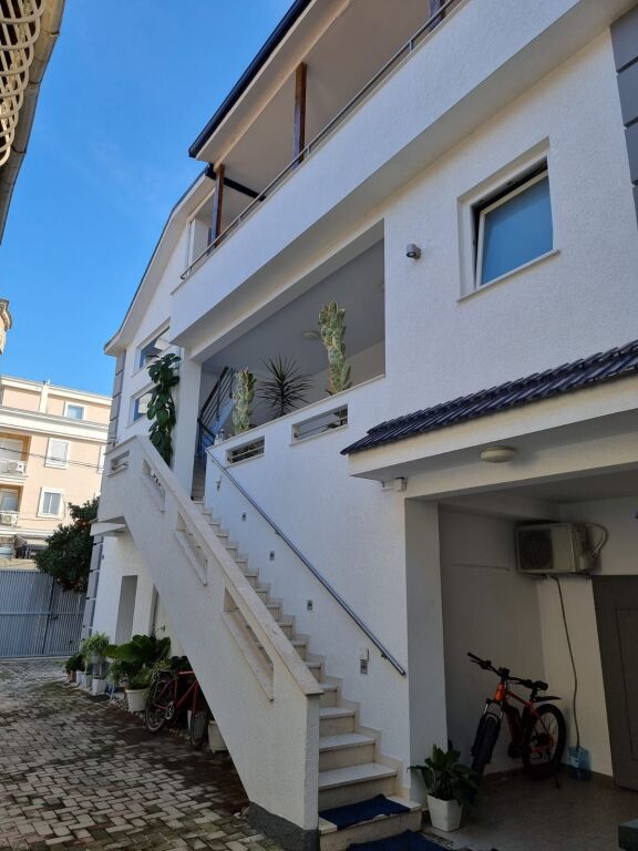 🏡 For Rent 2nd Floor of a Villa – 3+1 📍 Location: 5 Maji Rruga Besa💰 Price: 700 €/Month