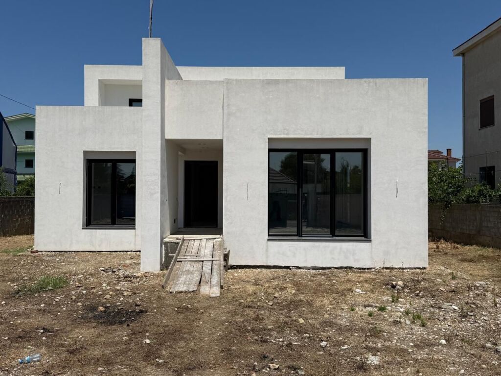 Casa in Vendita a Sallmonë, Durazzo