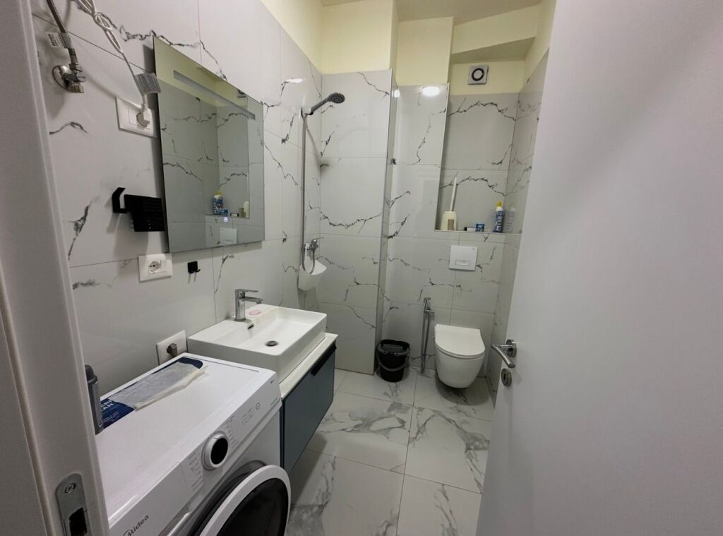✨ Shitet Apartament 1+1 me Post Parkingu 📍Rruga Riza Cerova, Shkolla e Kuqe